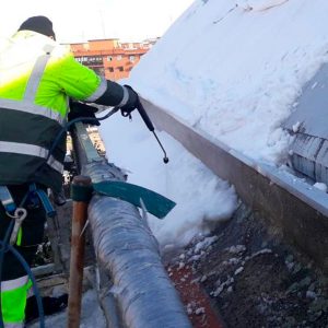 limpieza de cubiertas con nieve